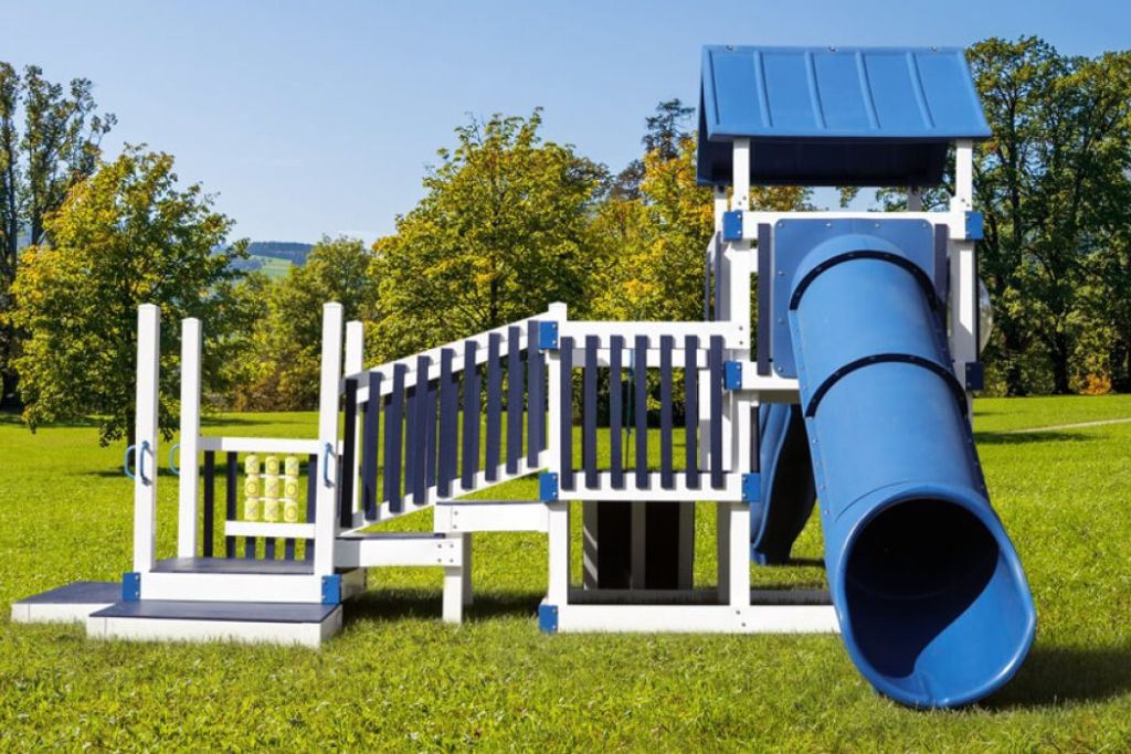 Small play equipment for schools 